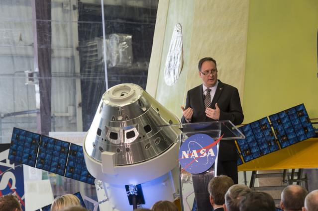 NASA image: NASA Acting Administrator Robert Lightfoot presents the 2018 "St