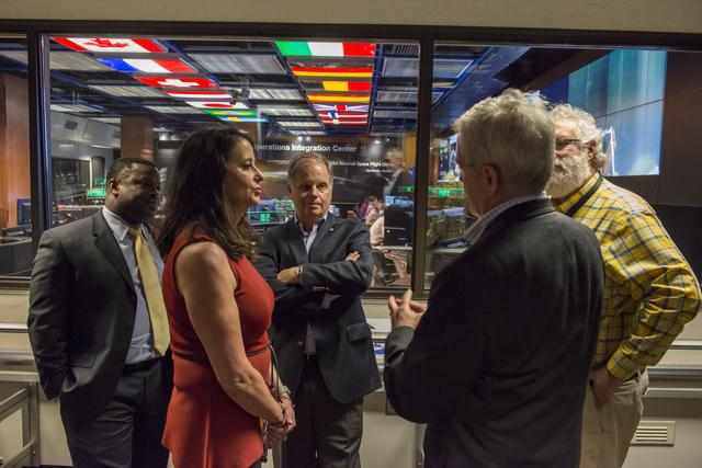 NASA image: Senator Doug Jones (D-AL) Tour of MSFC Facilities
