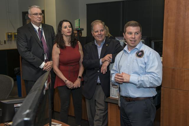 NASA image: Senator Doug Jones (D-AL) Tour of MSFC Facilities