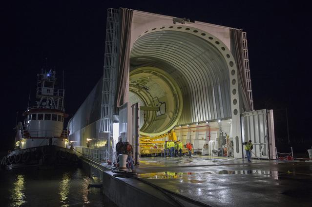 The SLS Stages Intertank Structural Test Assembly (STA) arrives at MSFC 