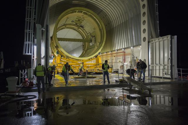 The SLS Stages Intertank Structural Test Assembly (STA) arrives at MSFC 