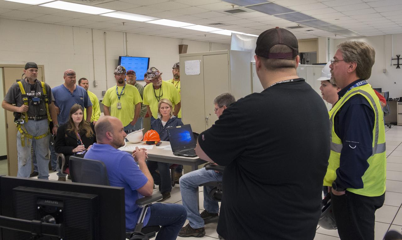 SLS INTERTANK TEST ARTICLE IS ATTACHED TO CROSSHEAD OF LOAD TEST ANNEX, BLDG. 4619,  AND REMOVED FROM BED OF KMAG TRANSPORTER.  Matt Cash conducts tag up meeting before lift of ITA from KMAG transporter
