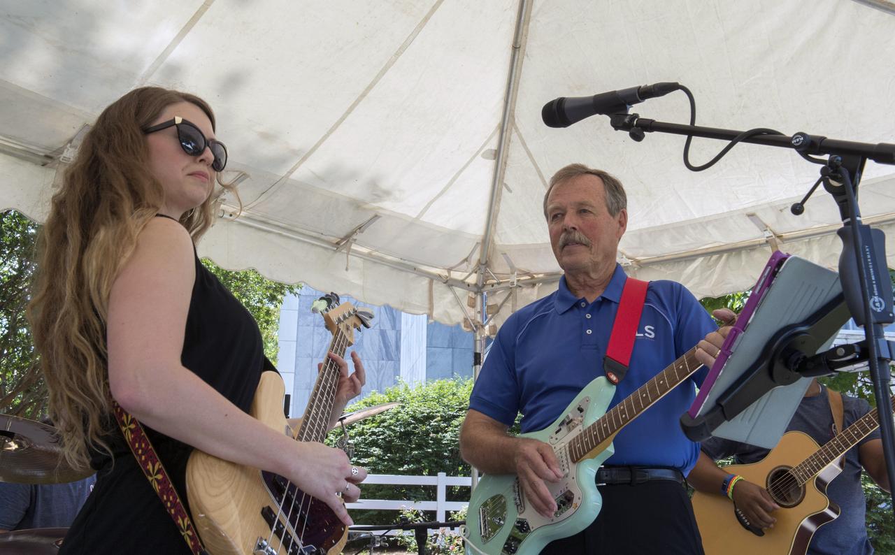 NASA in the Park on June 16 in Huntsville featured more than 60 exhibits and demonstrations by NASA experts, as well as performances by Marshall musicians, educational opportunities, games and hands-on activities for all ages.  Astronaut Hoot Gibson and Nina Ricks of the band â€œJust Like Gradyâ€ entertained audiences at NASA in the Park. 