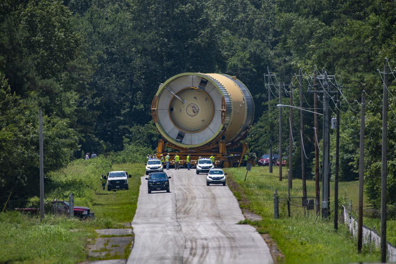 The Liquid Oxygen (LOX) tank was moved from the Pegasus barge to the west test area for placement in test stand 4697.