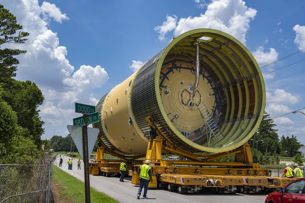The Liquid Oxygen (LOX) tank was moved from the Pegasus barge to the west test area for placement in test stand 4697.