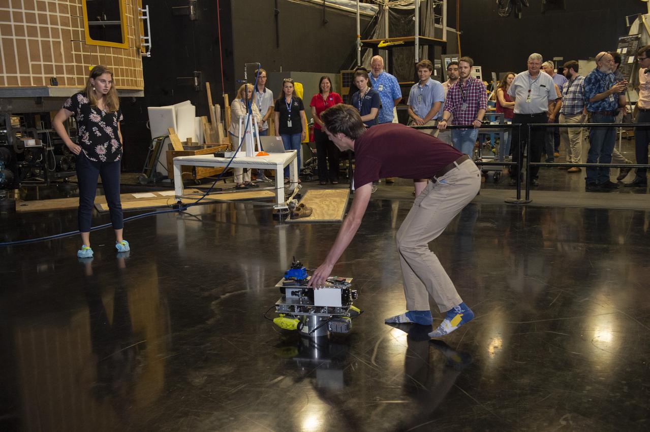  PATHWAYS INTERN ALEXANDRA BOEHM, AND JACOBS INTERN, PEYTON NELSON DEMONSTRATE STEERABLE AIR BEARING TETHER DEPLOYMENT SYSTEM TO MSFC SENIOR MANAGEMENT. ALSO WORKING ON THE PROJECT BUT NOT PICTURED WERE SUMMER INTERN ALI BERTELSMAN, PATHWAYS INTERN ANNA SHIPMAN, AND JACOBS FULL-TIME EMPLOYEE BRANDON MOORE.