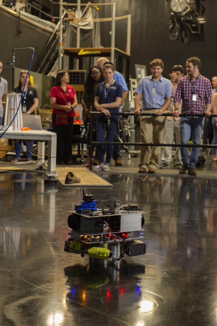  PATHWAYS INTERN ALEXANDRA BOEHM, AND JACOBS INTERN, PEYTON NELSON DEMONSTRATE STEERABLE AIR BEARING TETHER DEPLOYMENT SYSTEM TO MSFC SENIOR MANAGEMENT. ALSO WORKING ON THE PROJECT BUT NOT PICTURED WERE SUMMER INTERN ALI BERTELSMAN, PATHWAYS INTERN ANNA SHIPMAN, AND JACOBS FULL-TIME EMPLOYEE BRANDON MOORE.