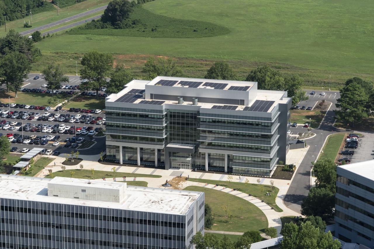 Aerial photograph of MSFC building 4221