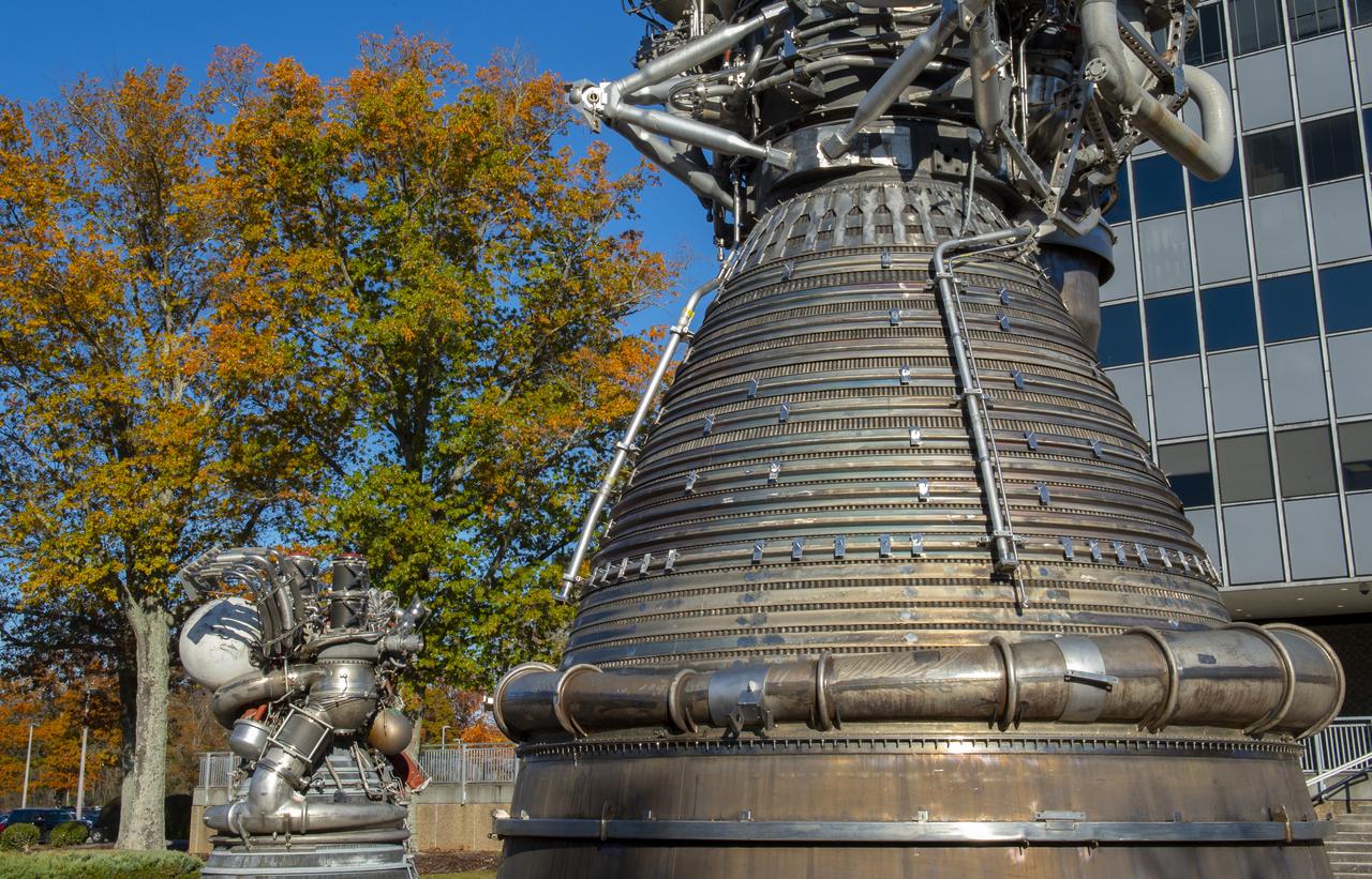 SEASONAL VIEWS, FALL, (NOVEMBER 13, 2019), OF MSFC BUILDING 4200