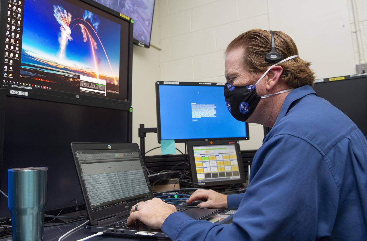 Sean Kenny and teams at NASA’s Marshall Space Flight Center help monitor launch conditions for the Demo-2 mission from the Huntsville Operations Support Center, HOSC.