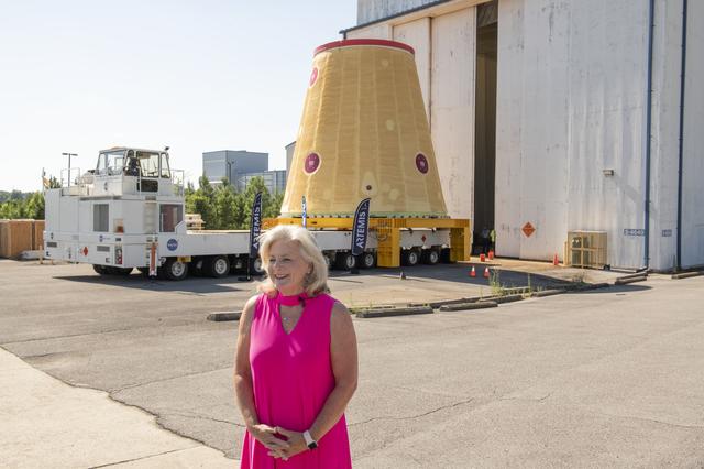NASA image: MSFC Director Jody Singer Reads Governor’s Proclamation Declaring July 17 as “Artemis Day: