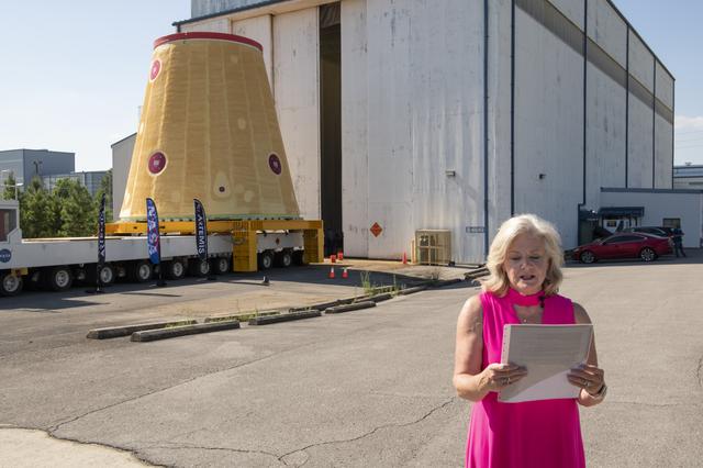 NASA image: MSFC Director Jody Singer Reads Governor’s Proclamation Declaring July 17 as “Artemis Day: