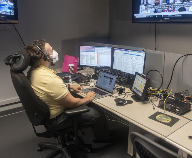 MSFC Teams at MSFCC Moniter Launch Conditions for Crew 1 Mission