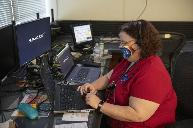 NASA image: MSFC Teams at MSFCC Moniter Launch Conditions for Crew 1 Mission