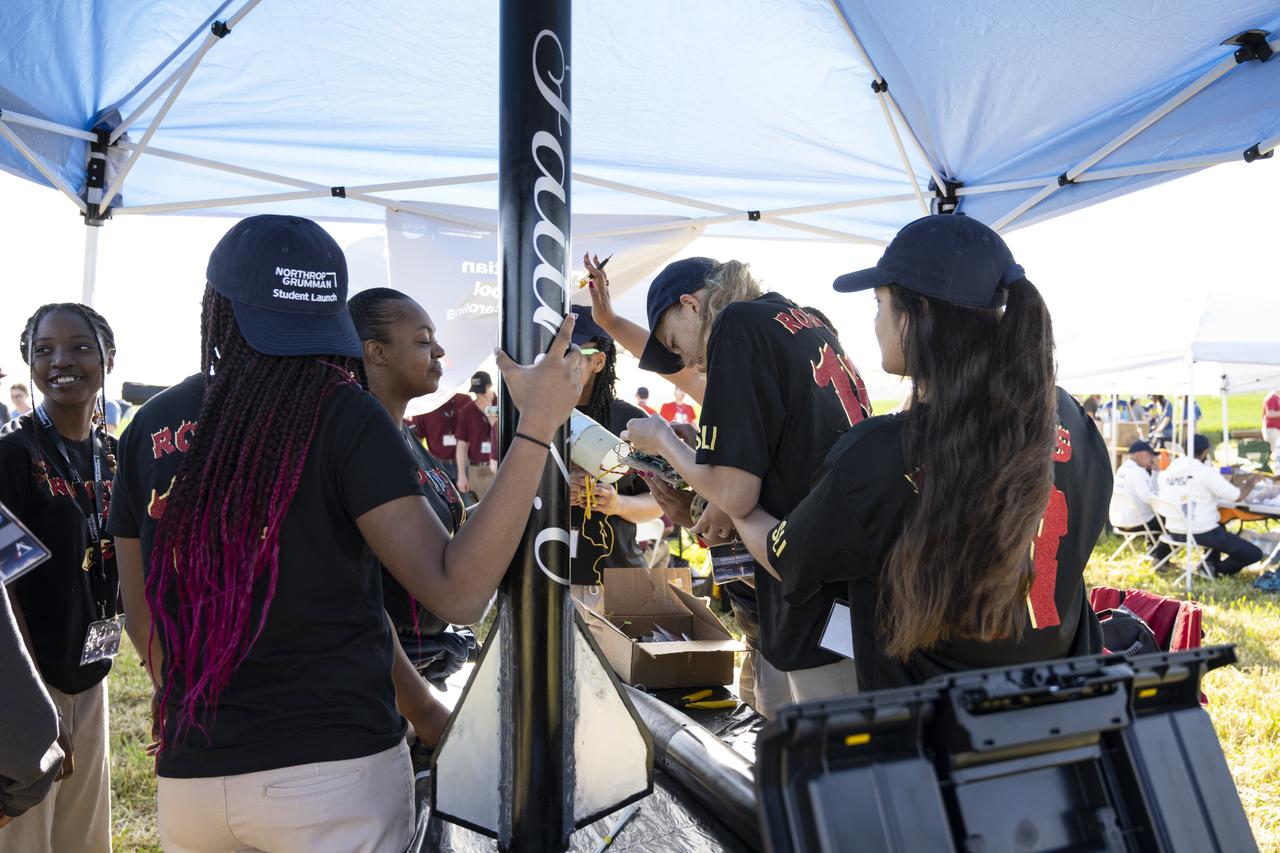 Following two years of virtual events, high school and college teams from across the country return to Bragg Farms in Toney, Alabama, to compete in NASA’s Student Launch rocketry competition April 23.