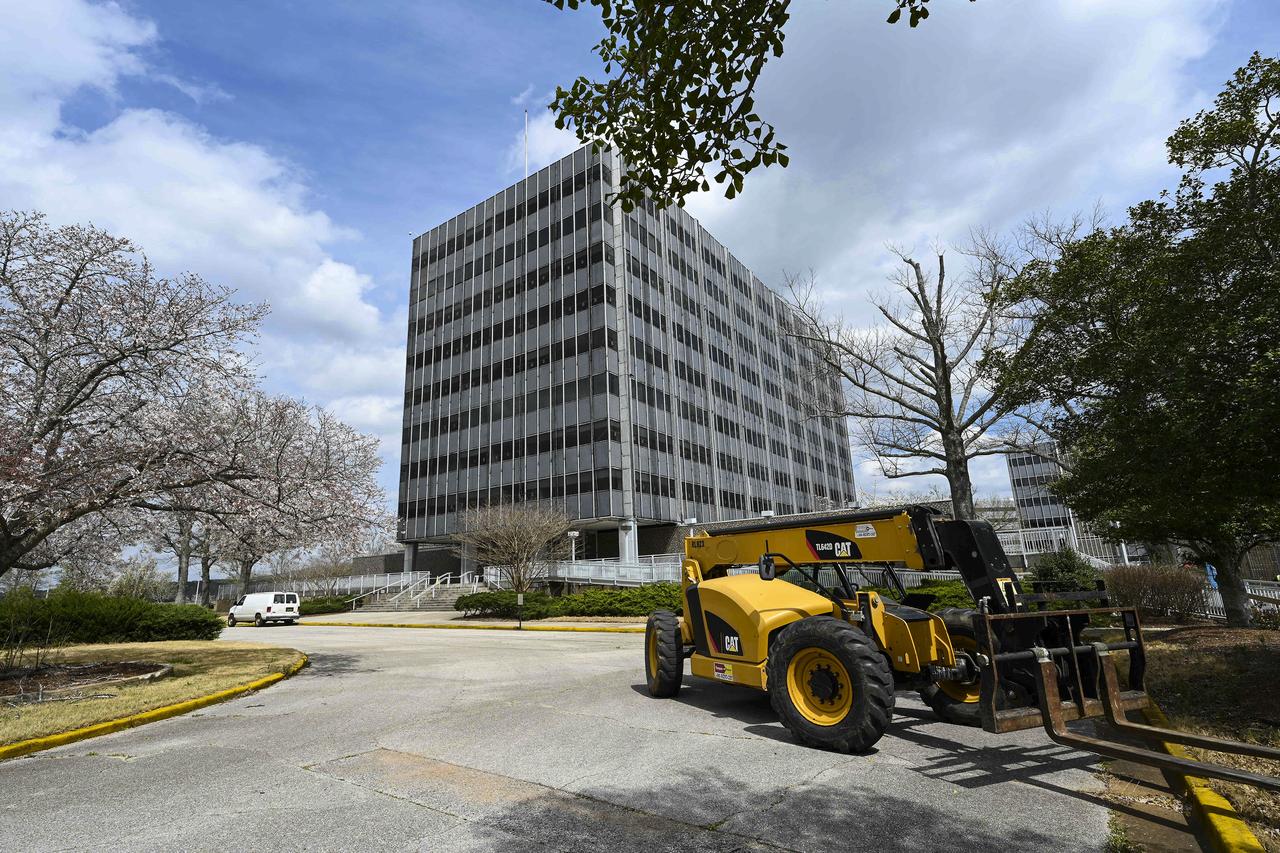 Building 4200 of Marshall’s administrative complex is prepared for demolition in the fall of 2022. Building 4200 was Marshall’s administrative headquarters from 1963 until 2020. The project will make way for a newer, more energy-efficient facilities, providing worksites for new generations of engineers, scientists, and support teams.