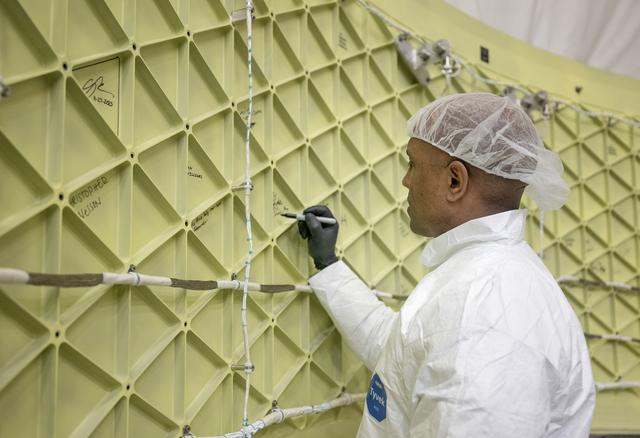 NASA image: ARTEMIS II CREW VISIT