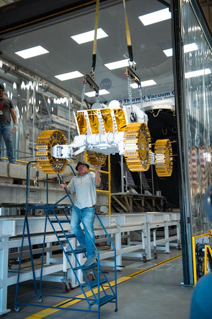 Lunar Challenge Winner Tests Technology in NASA Thermal Vacuum Chamber