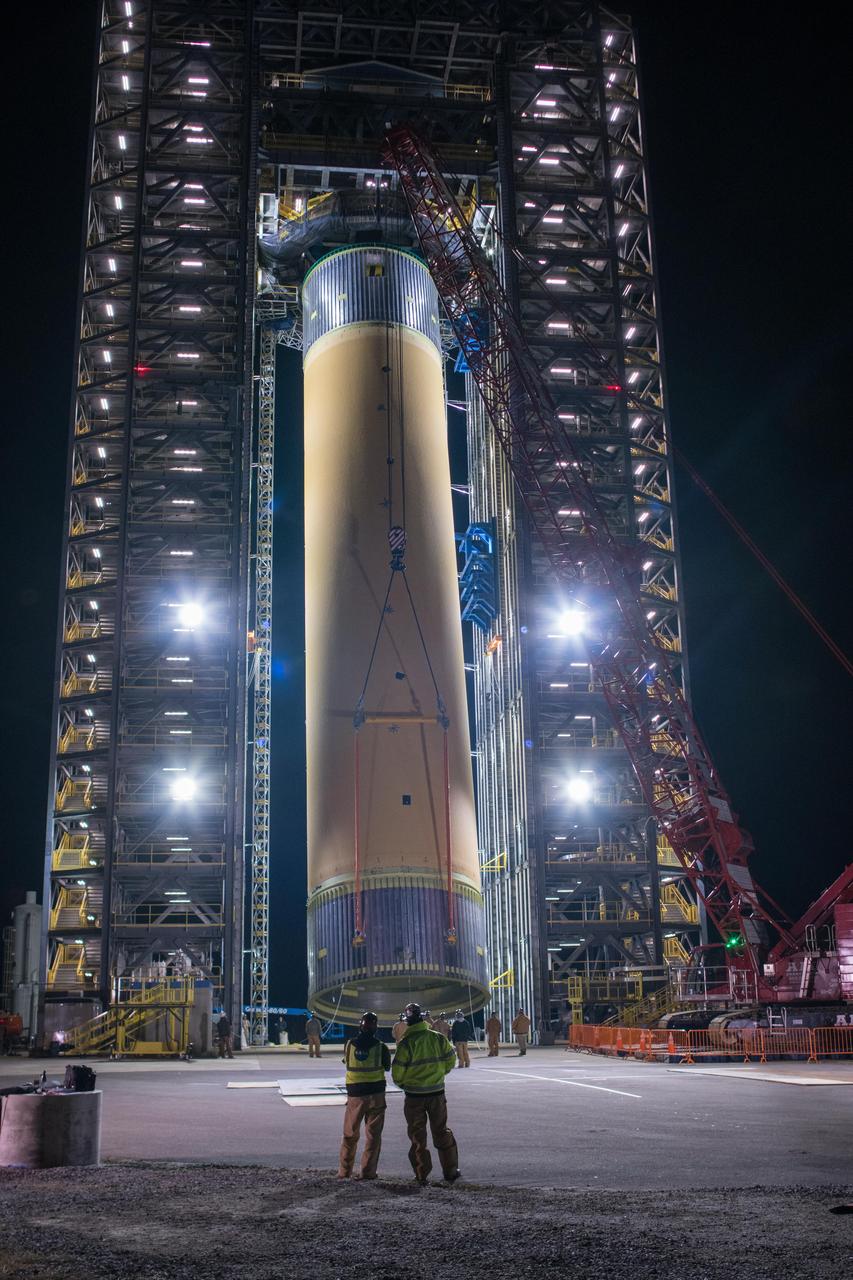 The Space Launch System (SLS) liquid hydrogen tank structural test article is loaded into Test Stand 4693 at NASA’s Marshall Space Flight Center in Huntsville, Alabama, on Jan. 14, 2019. The 149-foot piece of test hardware is the largest piece of structural hardware for the SLS core stage for America’s new deep space rocket Itis structurally identical to the flight version of the tank. It will undergo a series of tests in Test Stand 4693 to simulate the stresses and loads of liftoff and flight. These tests will help ensure designs are adequate for successful SLS missions to the Moon and beyond.