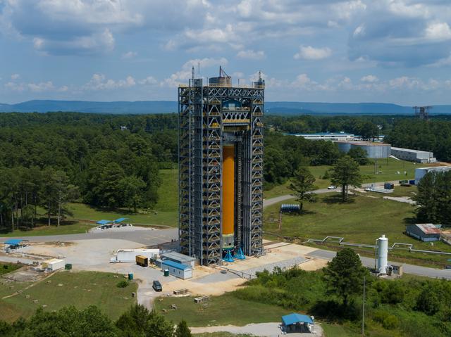 NASA image: MSFC_070919_SLS_LH2_STA_In_Stand_2