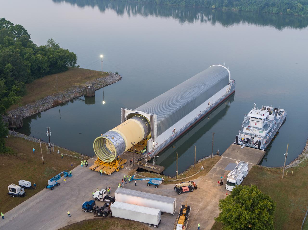 LOX STA unload from Pegasus at NASA Marshall Space Flight Center