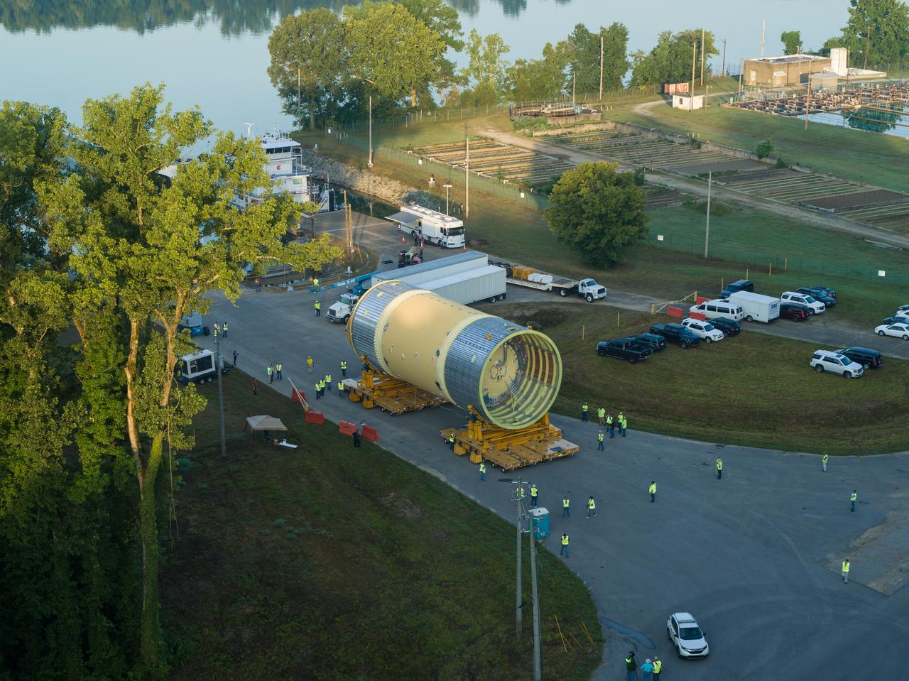 LOX STA unload from Pegasus at NASA Marshall Space Flight Center