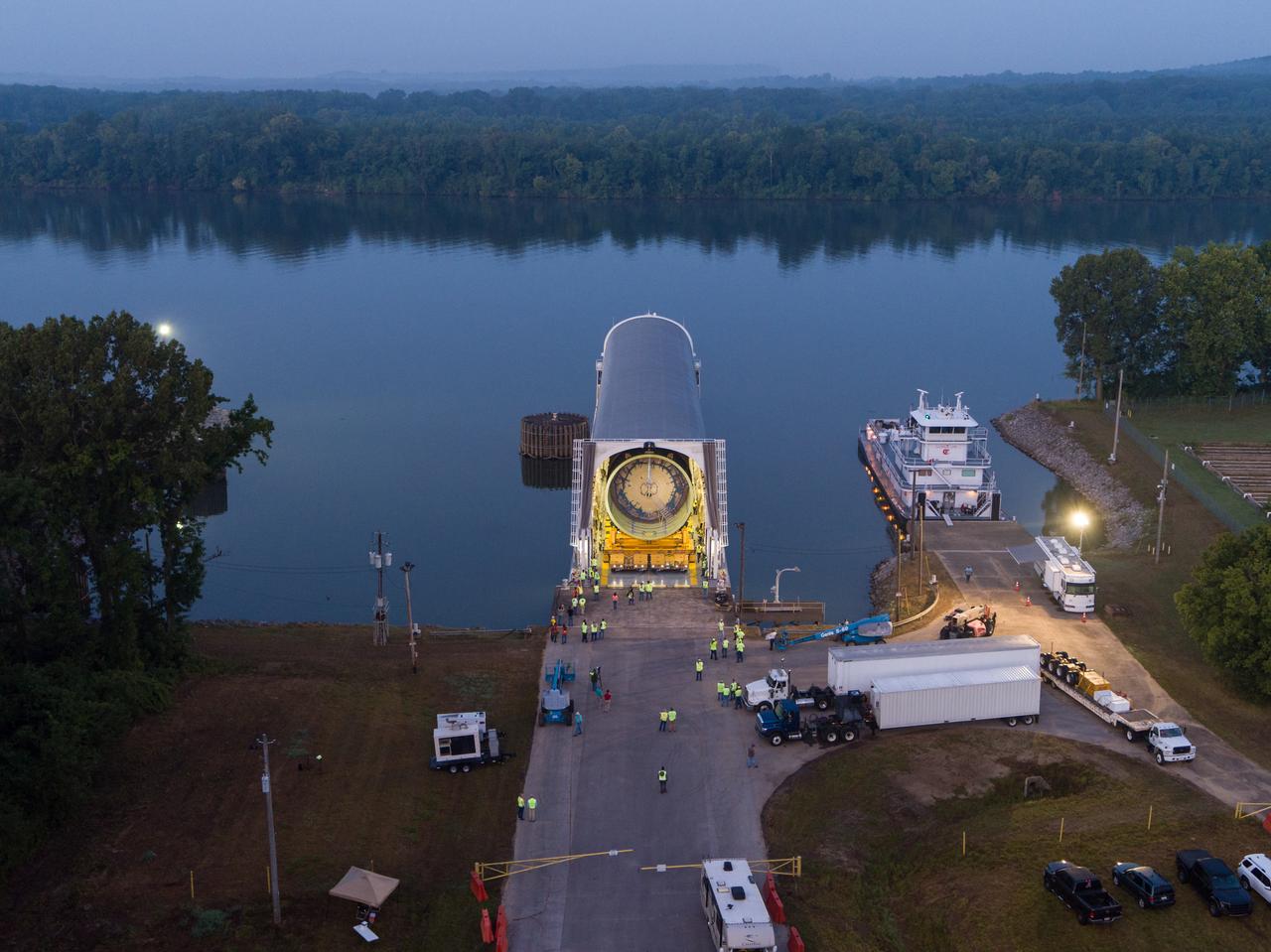 LOX STA unload from Pegasus at NASA Marshall Space Flight Center