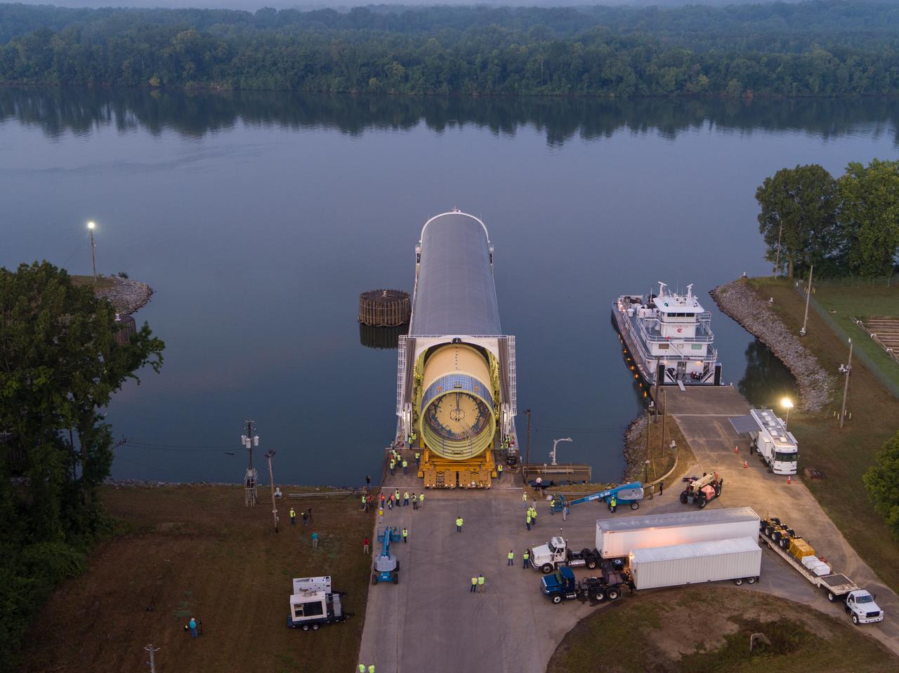 LOX STA unload from Pegasus at NASA Marshall Space Flight Center