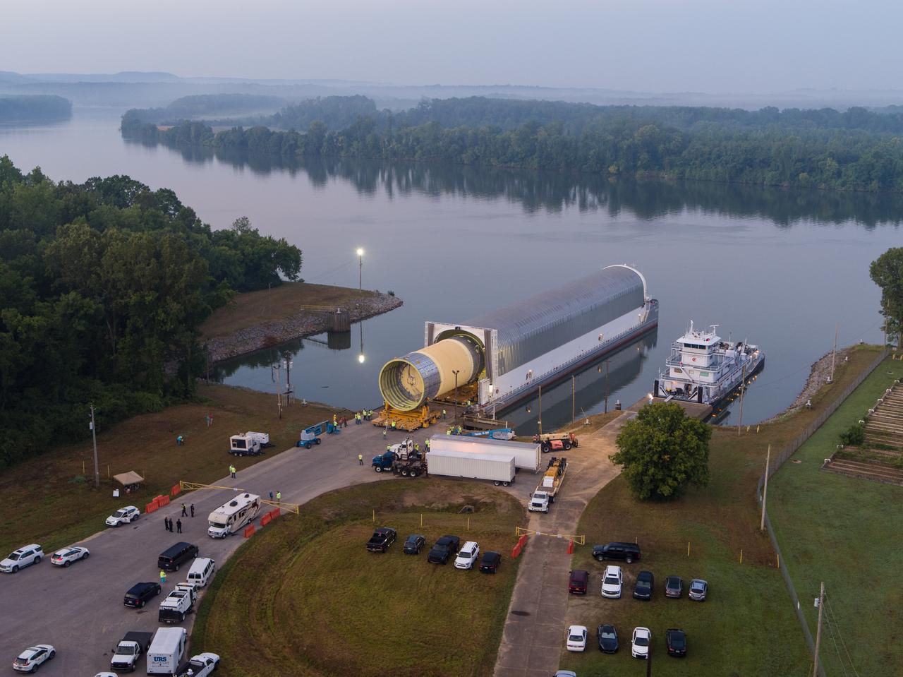 LOX STA unload from Pegasus at NASA Marshall Space Flight Center