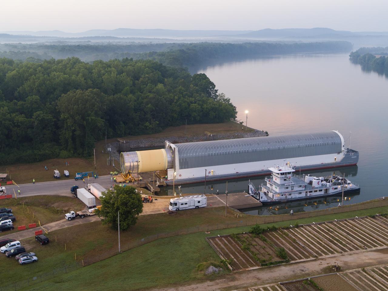 LOX STA unload from Pegasus at NASA Marshall Space Flight Center