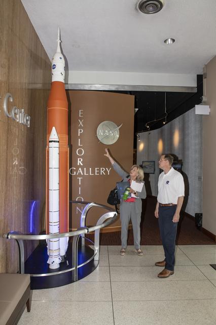 NASA image: NASA Administrator Jim Bridenstine visits Marshall Space Flight 