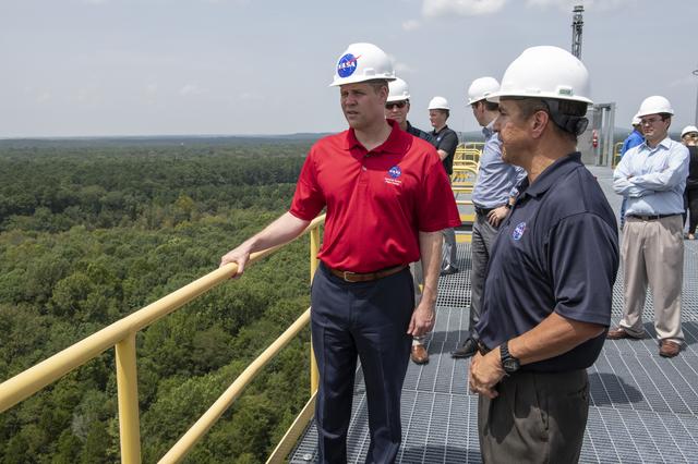 NASA image: NASA Administrator Jim Bridenstine visits Marshall Space Flight 