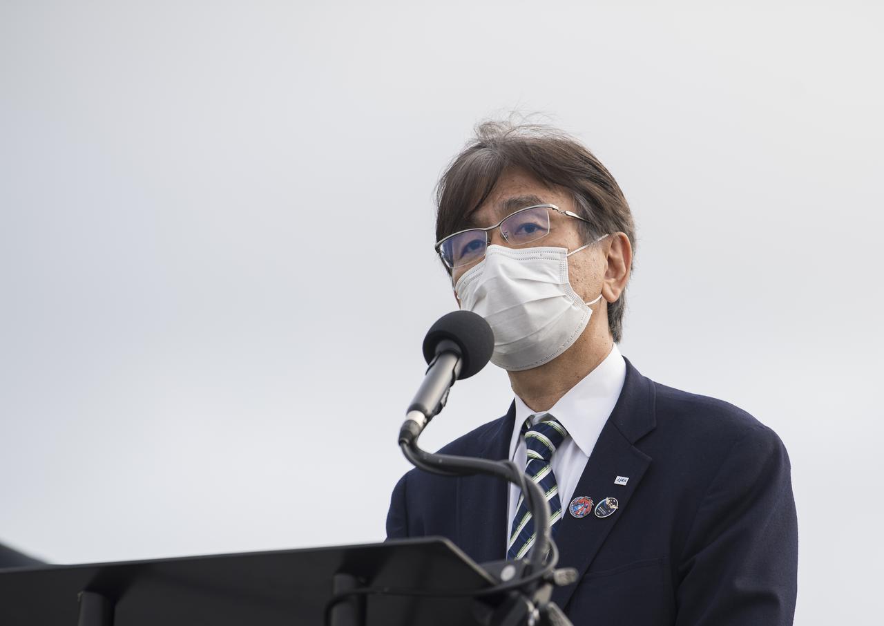 Hiroshi Sasaki, vice president and director general of the Japan Aerospace Exploration Agency’s (JAXA) Human Spaceflight Technology Directorate, speaks to members of the media during a press conference ahead of the Crew-2 launch, Wednesday, April 21, 2021, at NASA’s Kennedy Space Center in Florida. NASA’s SpaceX Crew-2 mission is the second crew rotation mission of the SpaceX Crew Dragon spacecraft and Falcon 9 rocket to the International Space Station as part of the agency’s Commercial Crew Program. NASA astronauts Shane Kimbrough and Megan McArthur, ESA (European Space Agency) astronaut Thomas Pesquet, and Japan Aerospace Exploration Agency (JAXA) astronaut Akihiko Hoshide are scheduled to launch at 5:49 a.m. EDT on Friday, April 23, from Launch Complex 39A at the Kennedy Space Center. Photo Credit: (NASA/Aubrey Gemignani)