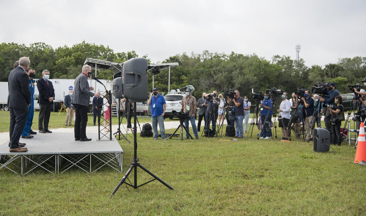 Frank De Winne, manager, International Space Station Program, ESA (European Space Agency) speaks to members of the media during a press conference ahead of the Crew-2 launch, Wednesday, April 21, 2021, at NASA’s Kennedy Space Center in Florida. NASA’s SpaceX Crew-2 mission is the second crew rotation mission of the SpaceX Crew Dragon spacecraft and Falcon 9 rocket to the International Space Station as part of the agency’s Commercial Crew Program. NASA astronauts Shane Kimbrough and Megan McArthur, ESA astronaut Thomas Pesquet, and JAXA astronaut Akihiko Hoshide are scheduled to launch at 5:49 a.m. EDT on Friday, April 23, from Launch Complex 39A at the Kennedy Space Center. Photo Credit: (NASA/Aubrey Gemignani)