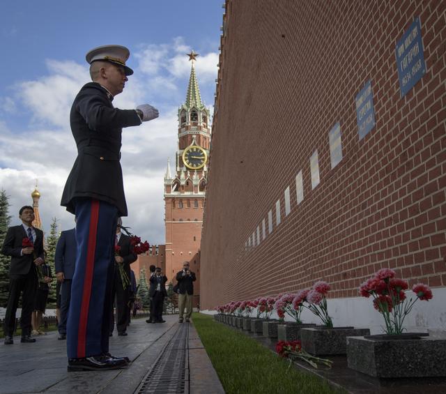 NASA image: Expedition 52 Red Square Visit