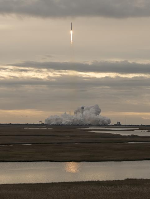 NASA image: Orbital ATK CRS-8 Launch