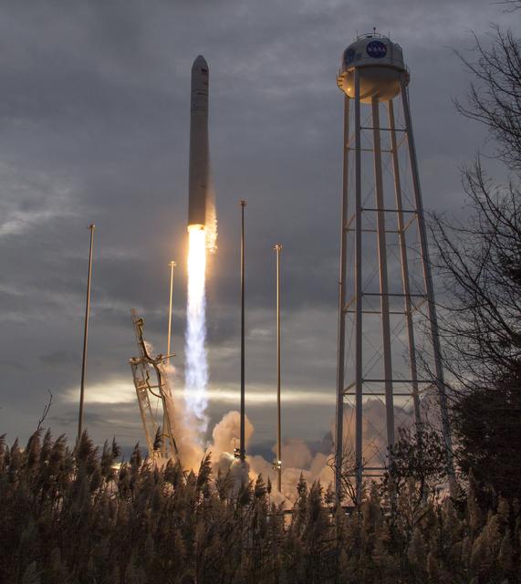 NASA image: Orbital ATK CRS-8 Launch