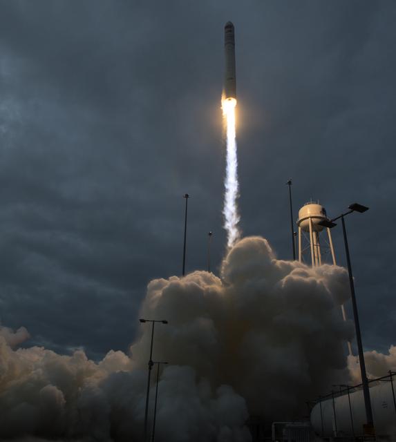 NASA image: Orbital ATK CRS-8 Launch