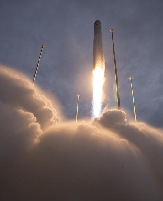 NASA image: Orbital ATK CRS-8 Launch