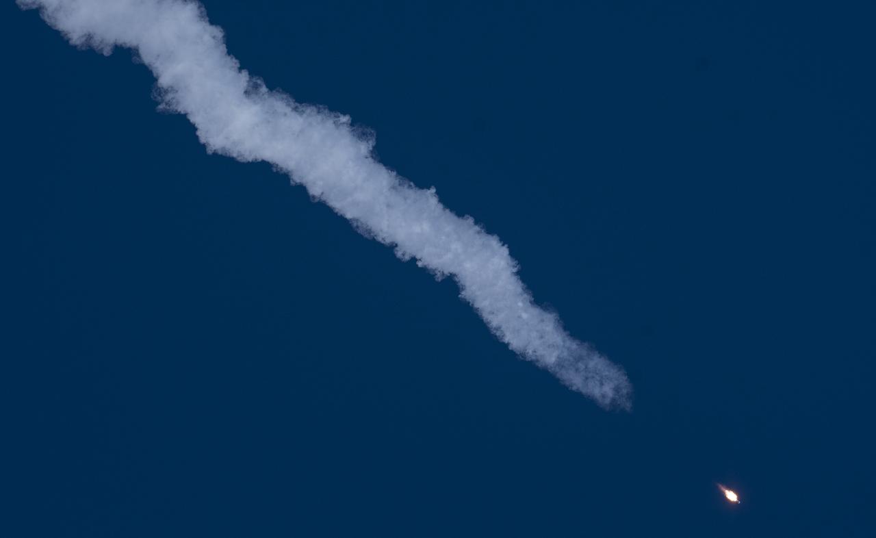 The Soyuz MS-07 rocket is launched with Expedition 54 Soyuz Commander Anton Shkaplerov of Roscosmos, flight engineer Scott Tingle of NASA, and flight engineer Norishige Kanai of Japan Aerospace Exploration Agency (JAXA), Sunday, Dec. 17, 2017 at the Baikonur Cosmodrome in Kazakhstan. Shkaplerov, Tingle, and Kanai will spend the next five months living and working aboard the International Space Station. Photo Credit: (NASA/Joel Kowsky)