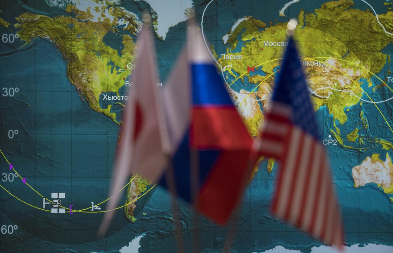 Icons for the International Space Station and Soyuz MS-07 spacecraft are seen on a tracking map on a screen in the Moscow Mission Control Center as the spacecraft approaches for docking, Tuesday, Dec. 19, 2017 in Korolev, Russia. The Soyuz MS-07 spacecraft carrying Anton Shkaplerov of Roscosmos, Scott Tingle of NASA, and Norishige Kanai of the Japan Aerospace Exploration Agency (JAXA) docked with the International Space Station at 3:39 a.m. EST, Tuesday, Dec. 19 while 250 statute miles over the southern coast of Italy and joined Expedition 54 Commander  Alexander Misurkin of Roscosmos, and NASA astronauts Joe Acaba and Mark Vande Hei. Photo Credit: (NASA/Joel Kowsky)