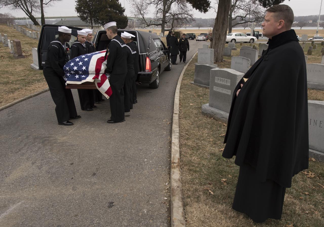 Funeral service for former NASA astronaut Captain Bruce McCandless II, USN (Ret.), Tuesday, Jan. 16, 2018 at the United States Naval Academy Cemetery in Annapolis, Maryland. Photo Credit: (NASA/Bill Ingalls)