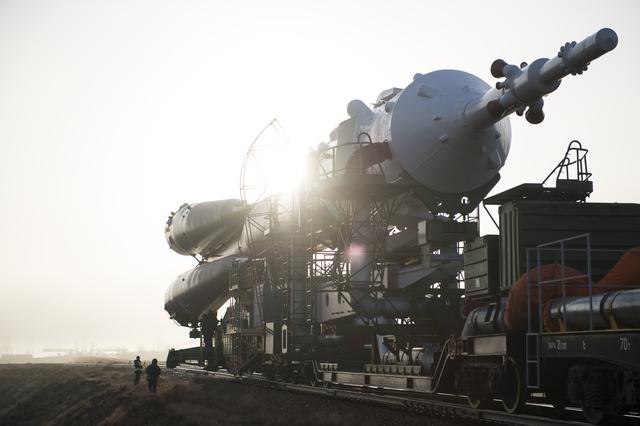 Expedition 55 Soyuz Rollout