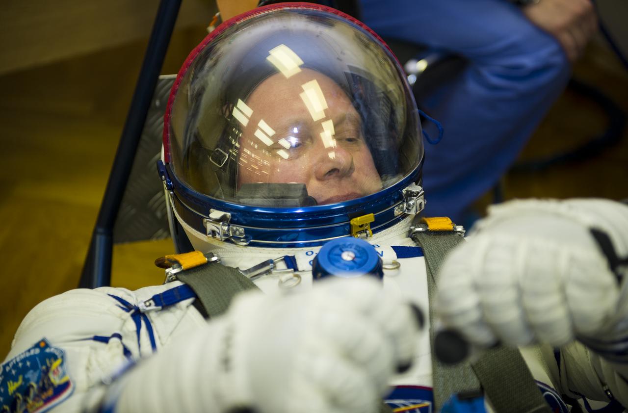 Expedition 55 Soyuz Commander Oleg Artemyev of Roscosmos has his Russian Sokol suit pressure checked in preparation for launch aboard the Soyuz MS-08 spacecraft, Wednesday, March 21, 2018 at the Baikonur Cosmodrome  Kazakhstan. Artemyev and flight engineers Drew Feustel and Ricky Arnold of NASA launched aboard the Soyuz MS-08 spacecraft at 1:44 p.m. Eastern time (11:44 p.m. Baikonur time) on March 21 to begin their journey to the International Space Station.  Photo Credit: (NASA/GCTC/Irina Peshkova)