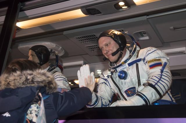 NASA image: Expedition 55 Preflight