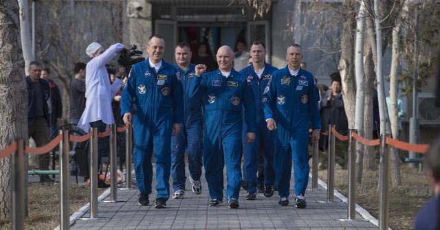 NASA image: Expedition 55 Preflight