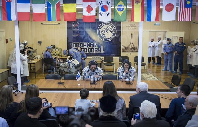 NASA image: Expedition 55 Preflight