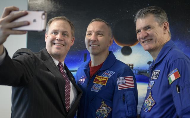 Administrator Meets with Astronauts