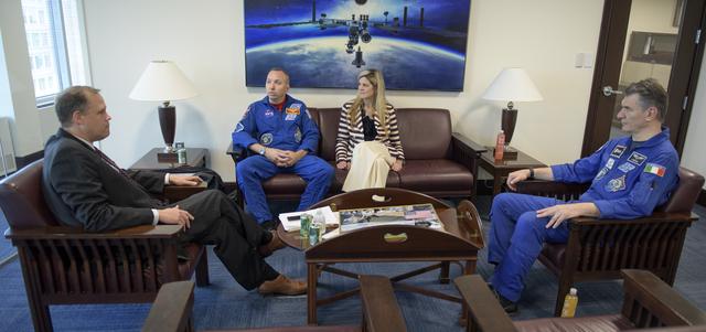 Administrator Meets with Astronauts