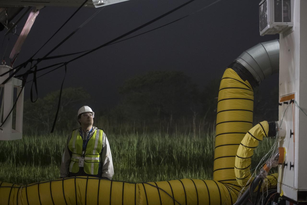 Workers survey the Orbital ATK rocket just before it makes its final approach to launch Pad-0A at Wallops Flight Facility Thursday, May 17, 2018 at Wallops Island, VA. The Antares will launch a Cygnus spacecraft on a cargo resupply mission to the International Space Station. The mission is Orbital ATK’s ninth contracted cargo delivery flight to the space station for NASA. Included in the 7,400 pounds of cargo onboard Cygnus, are science experiments, crew supplies, and vehicle hardware. Photo Credit: (NASA/Aubrey Gemignani)